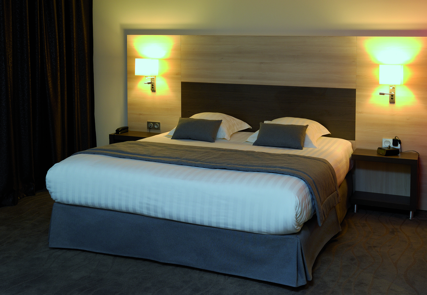 350 g/m² Prestige matching valence, bed runner and cushions collection special hotel