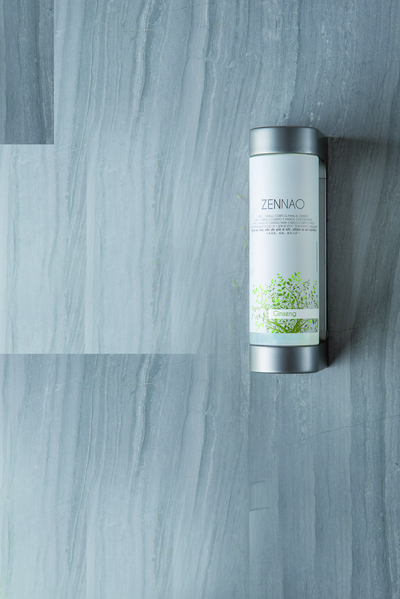 Collection de cosmétiques, flacons 'Easy Press'
