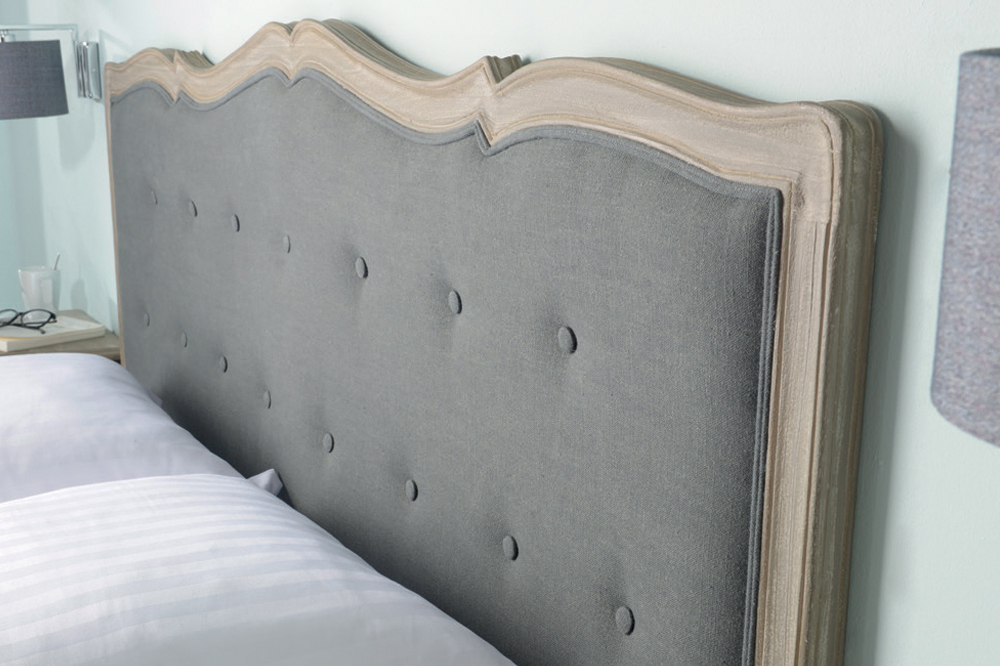Tête de lit cadre patiné avec capitonnage bouton pour hôtel – style Louis XV