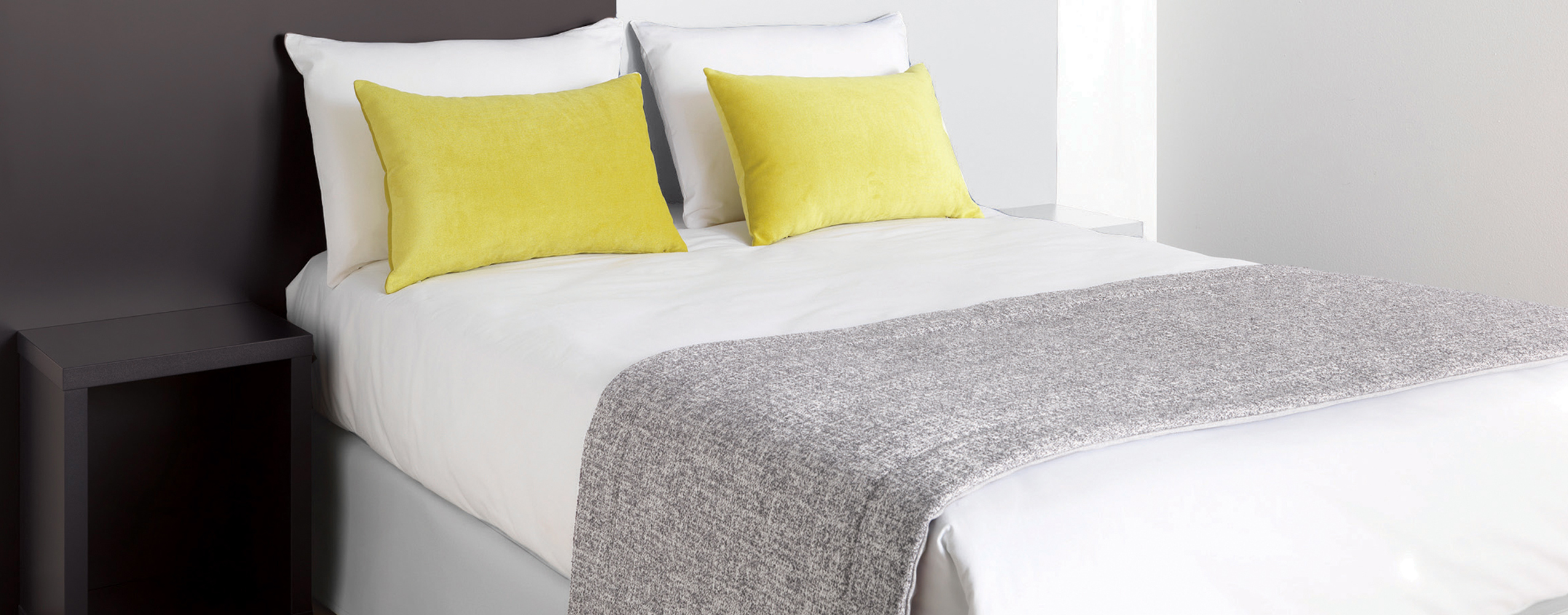 Tête de lit double panneaux pour hôtels avec habillage de lit assorti