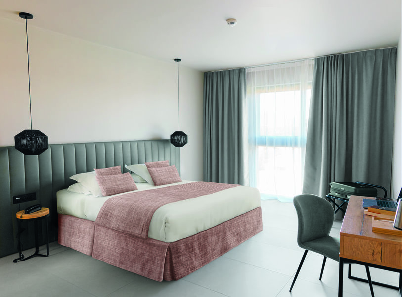 RKAHC9DR6.jpg