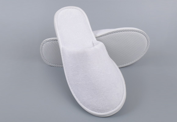 Closed slippers